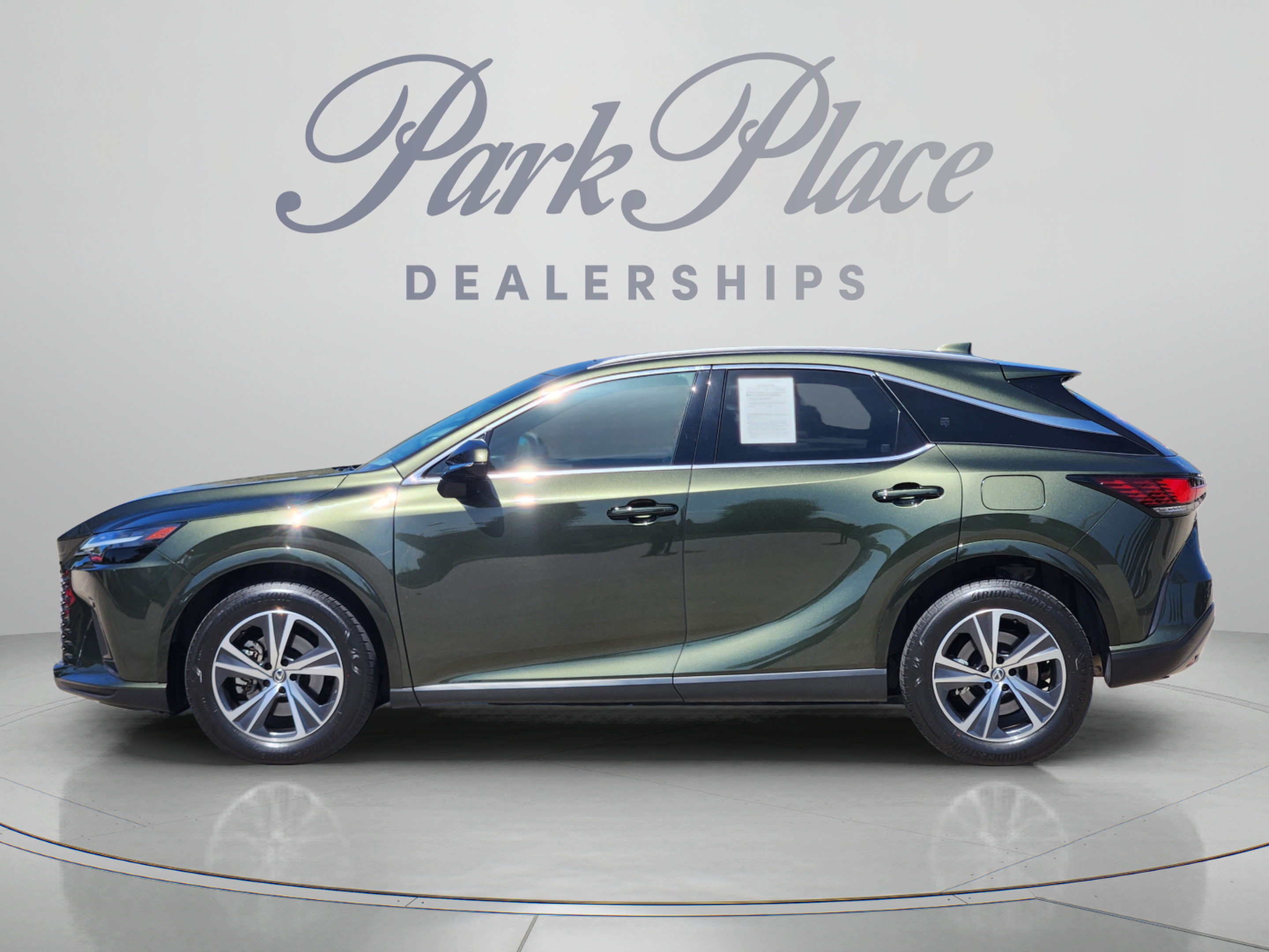 Used 2025 Lexus RX 350 Premium w/ Accessory Package (Z1) FWD image 2