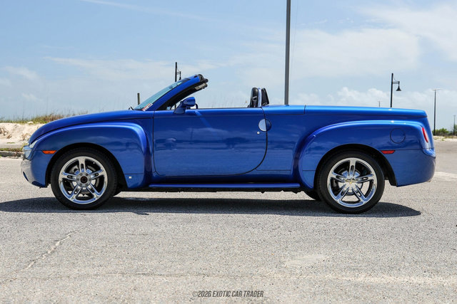 Used 2006 Chevrolet SSR w/ Preferred Equipment Group RWD image 3
