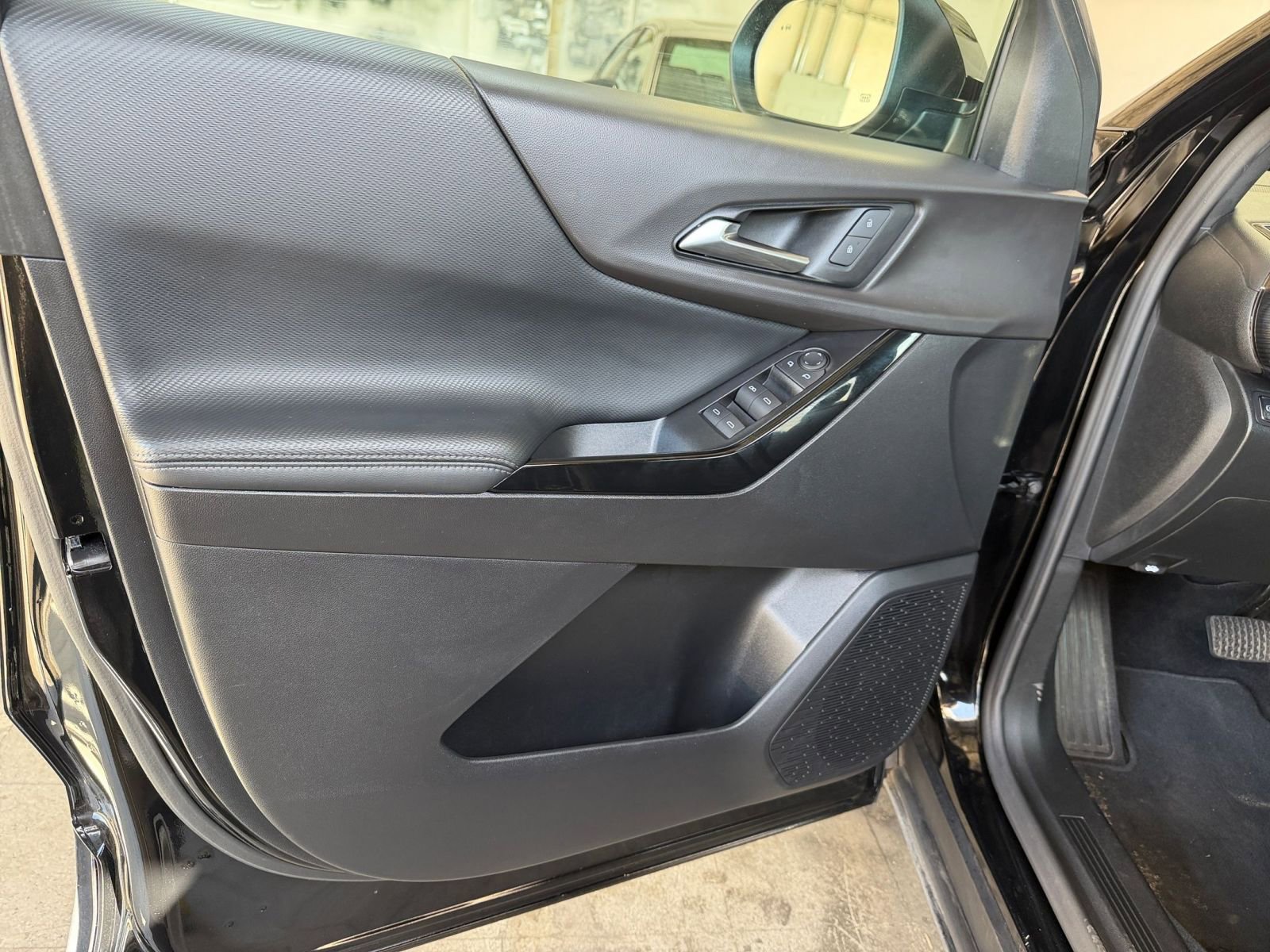 Used 2025 Chevrolet Equinox LT image 20