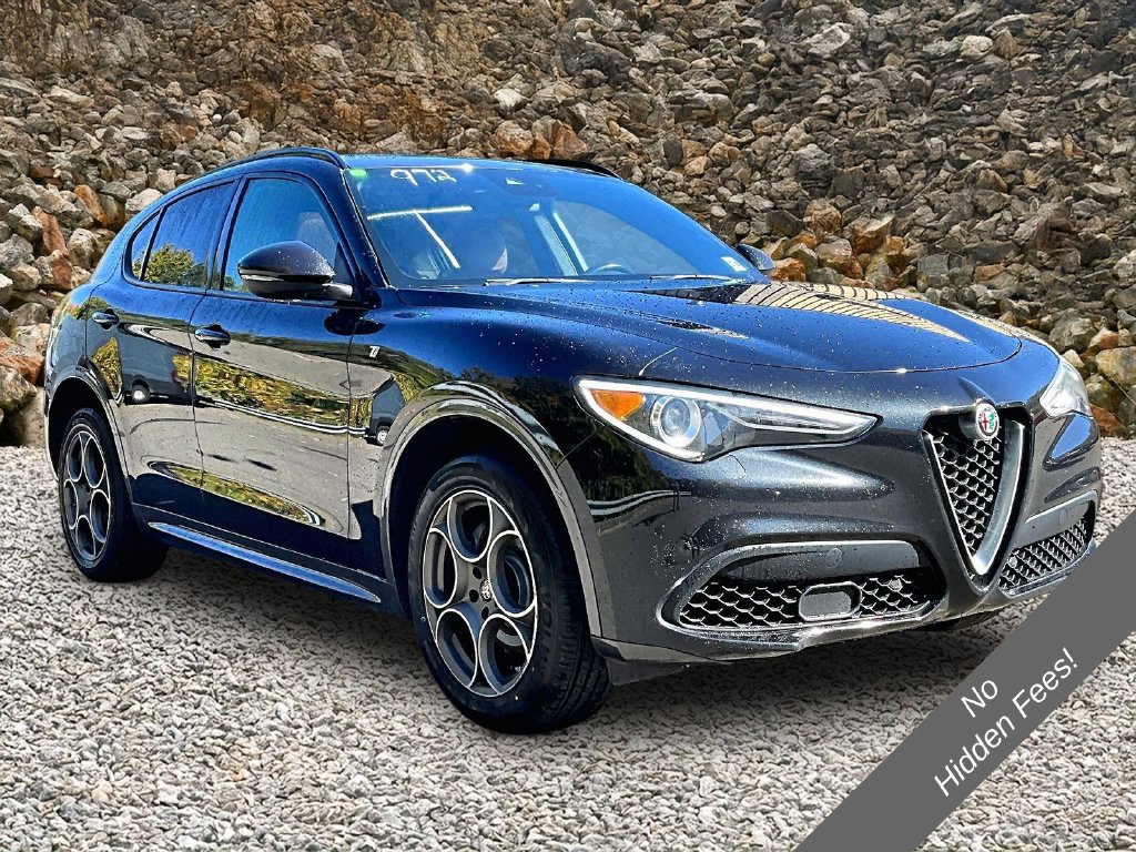 Used 2023 Alfa Romeo Stelvio Ti AWD/4WD image 9