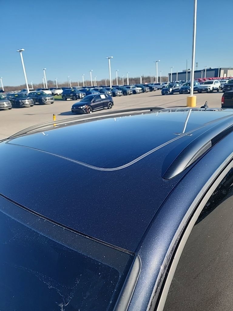 Used 2022 Volkswagen Tiguan SE R-Line image 3