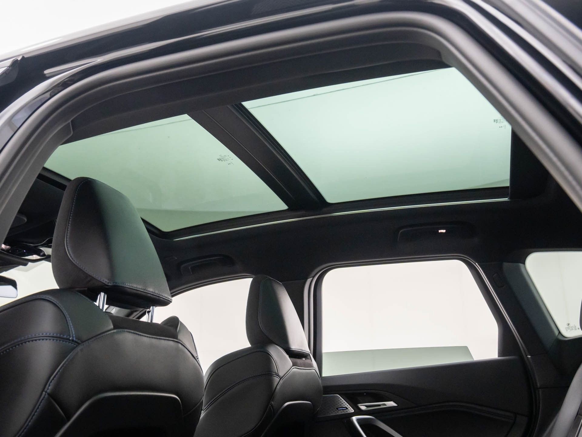 Certified 2025 BMW X1 xDrive28i w/ Technology Package image 18