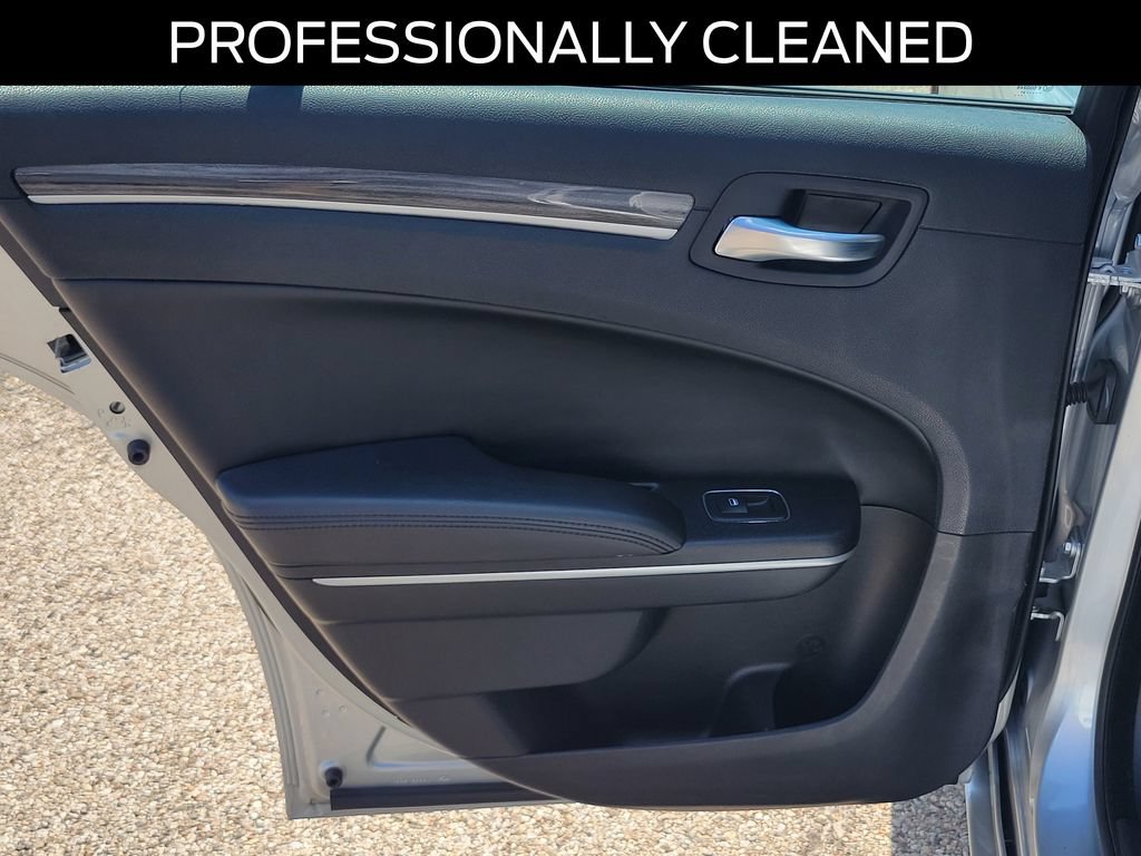 Used 2021 Chrysler 300 Touring RWD image 13