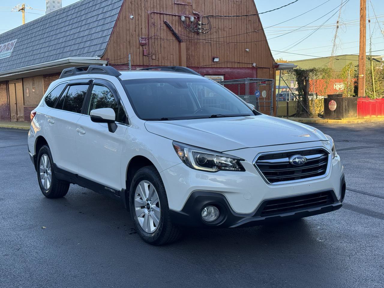 Used 2019 Subaru Outback 2.5i Premium AWD/4WD image 2