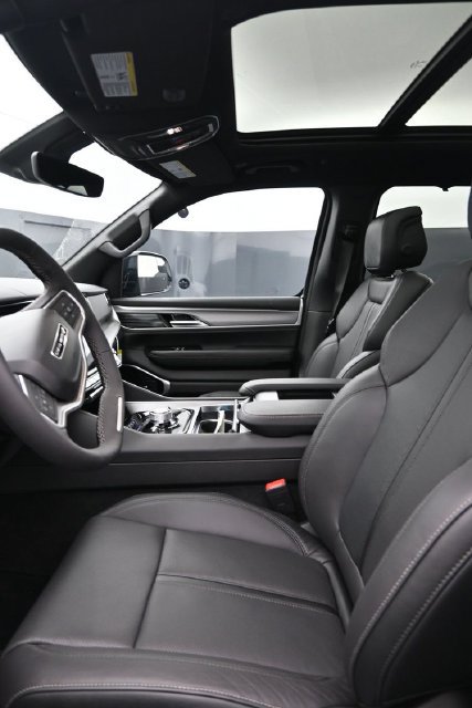 New 2026 Jeep Grand Wagoneer L Limited AWD/4WD image 10