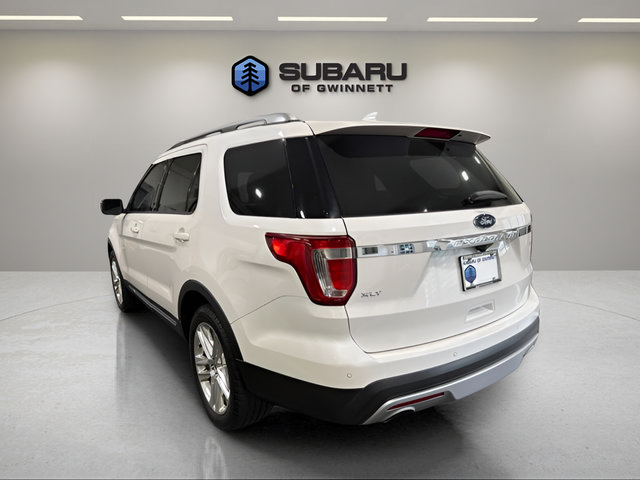 Used 2017 Ford Explorer XLT w/ Equipment Group 202A FWD image 3