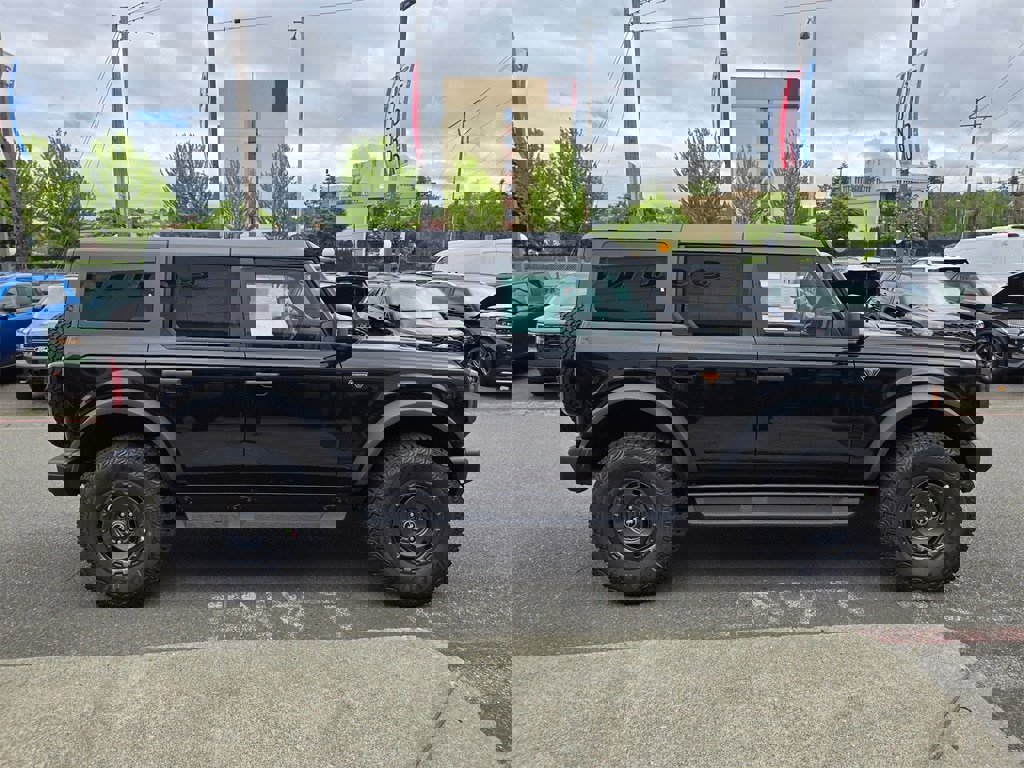 New 2025 Ford Bronco Badlands image 4