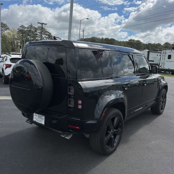 Used 2025 Land Rover Defender 110 V8 image 4
