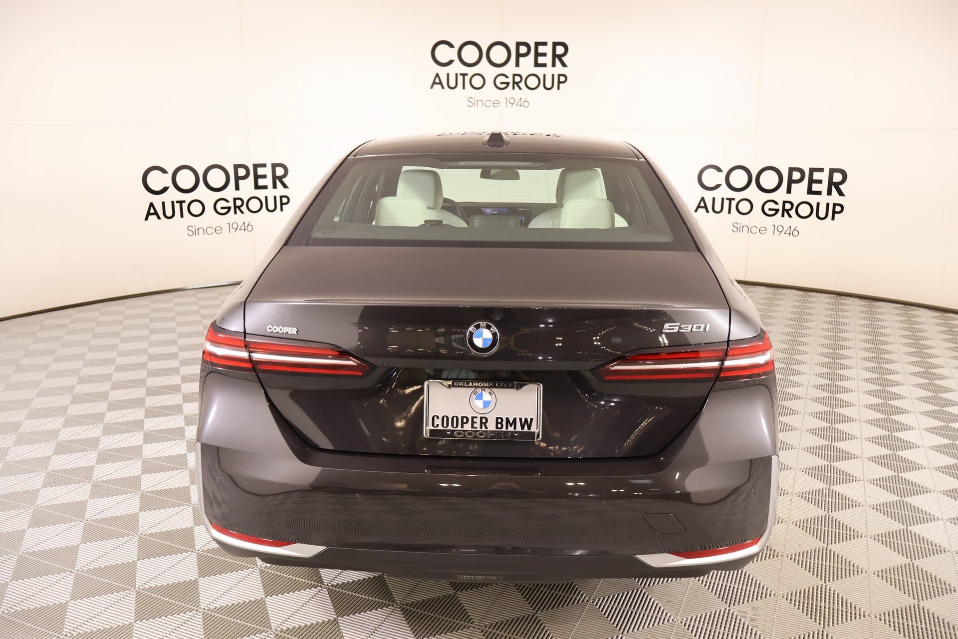 Used 2024 BMW 530i w/ Convenience Package RWD image 23