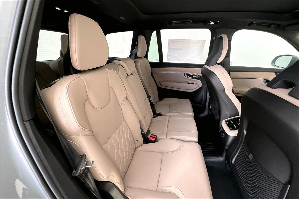 New 2026 Volvo XC90 T8 Plus w/ Protection Package Premier AWD/4WD image 11
