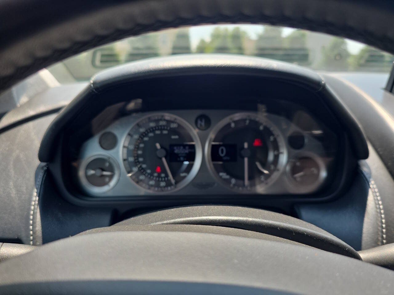 Used 2009 Aston Martin V8 Vantage Roadster RWD image 12