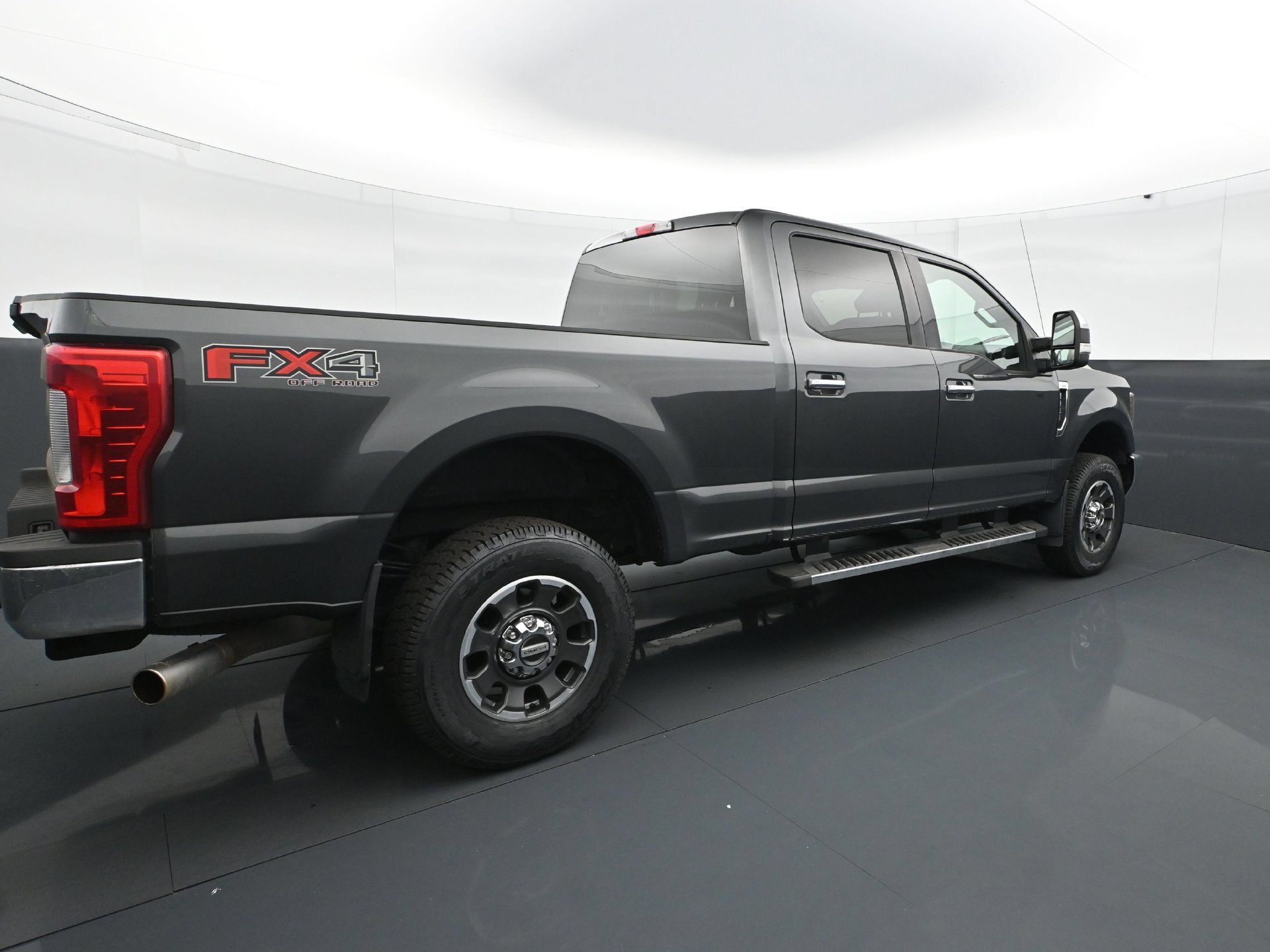 Used 2019 Ford F250 XLT w/ XLT Premium Package AWD/4WD image 7