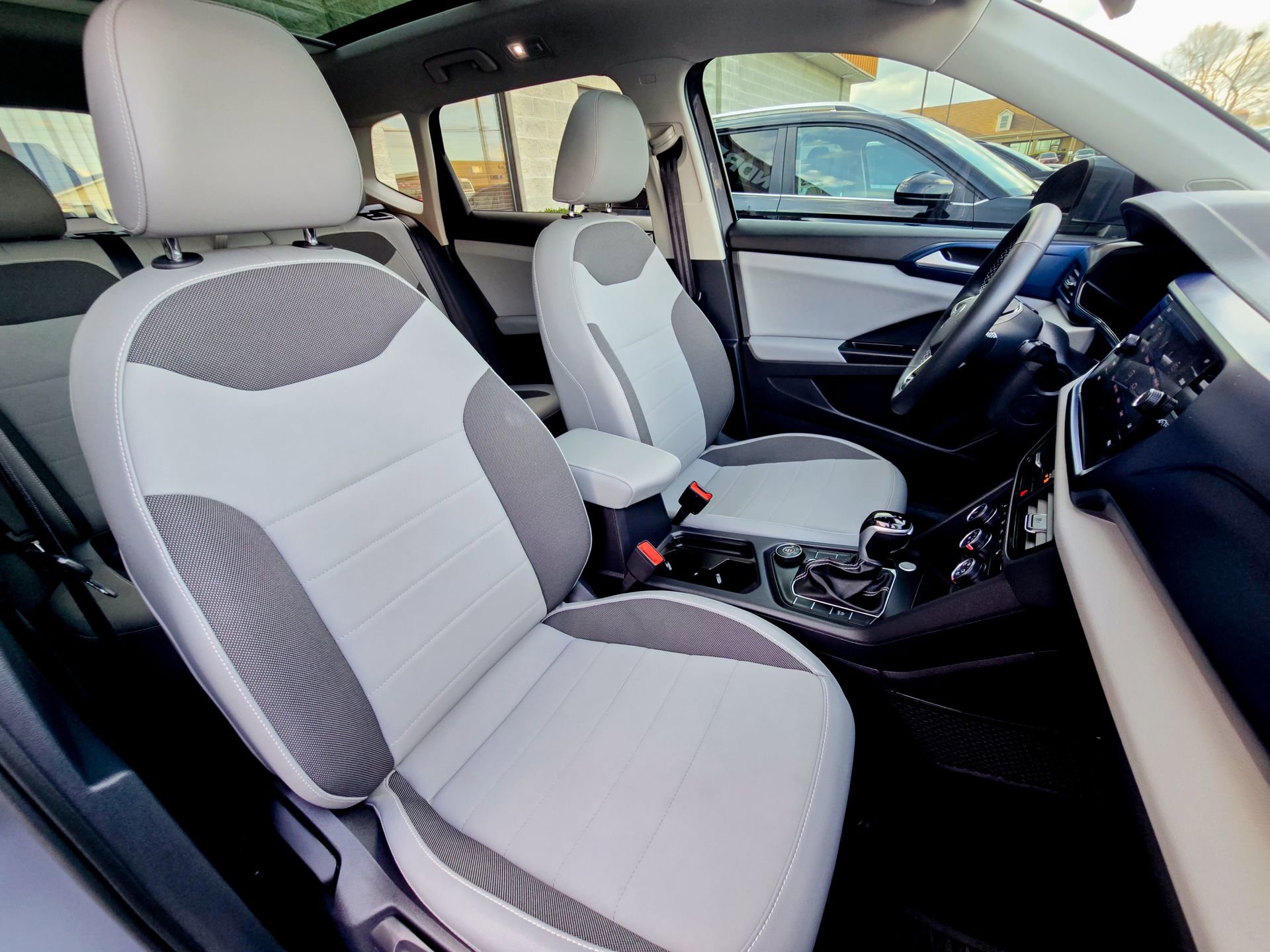 Used 2022 Volkswagen Taos SE image 24