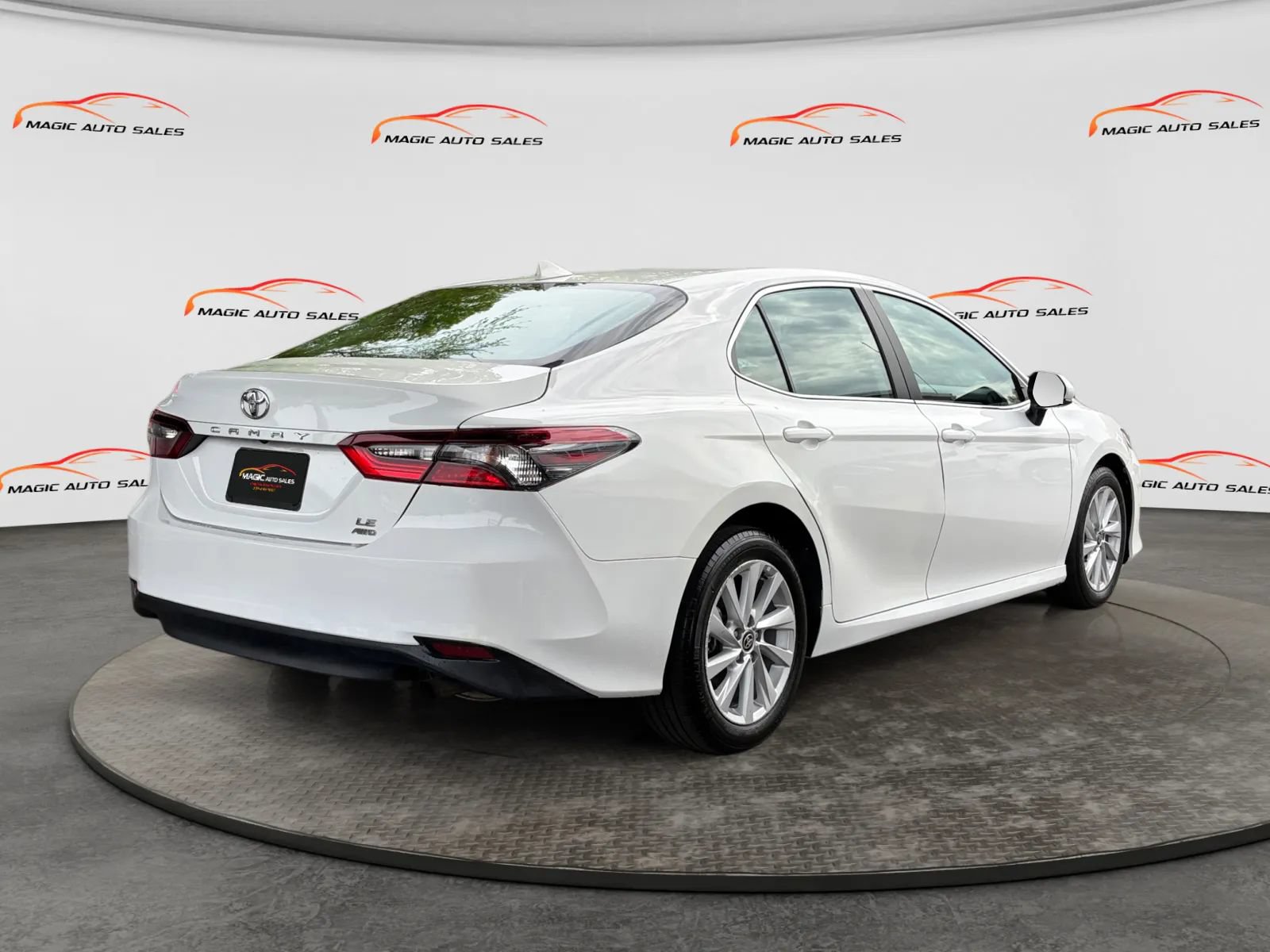 Used 2024 Toyota Camry LE AWD/4WD image 10