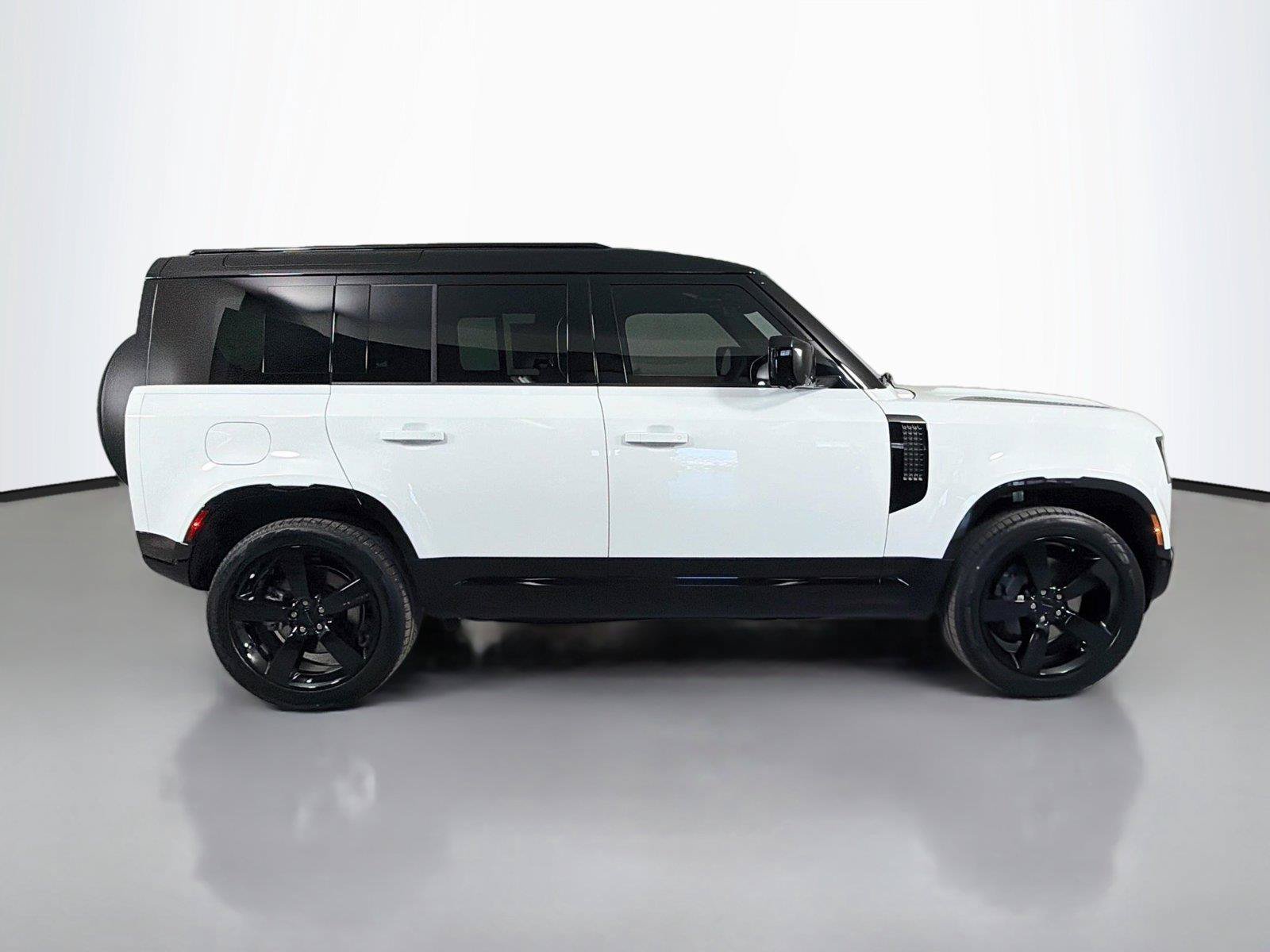 New 2026 Land Rover Defender 110 X-Dynamic SE AWD/4WD image 4