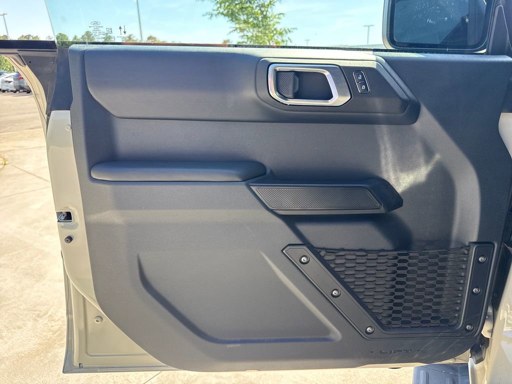 Used 2025 Ford Bronco Outer Banks AWD/4WD image 14