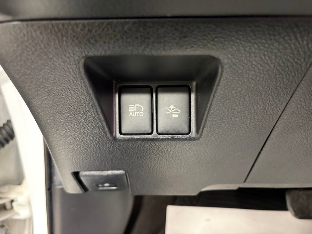 Used 2017 Toyota Yaris L FWD image 13