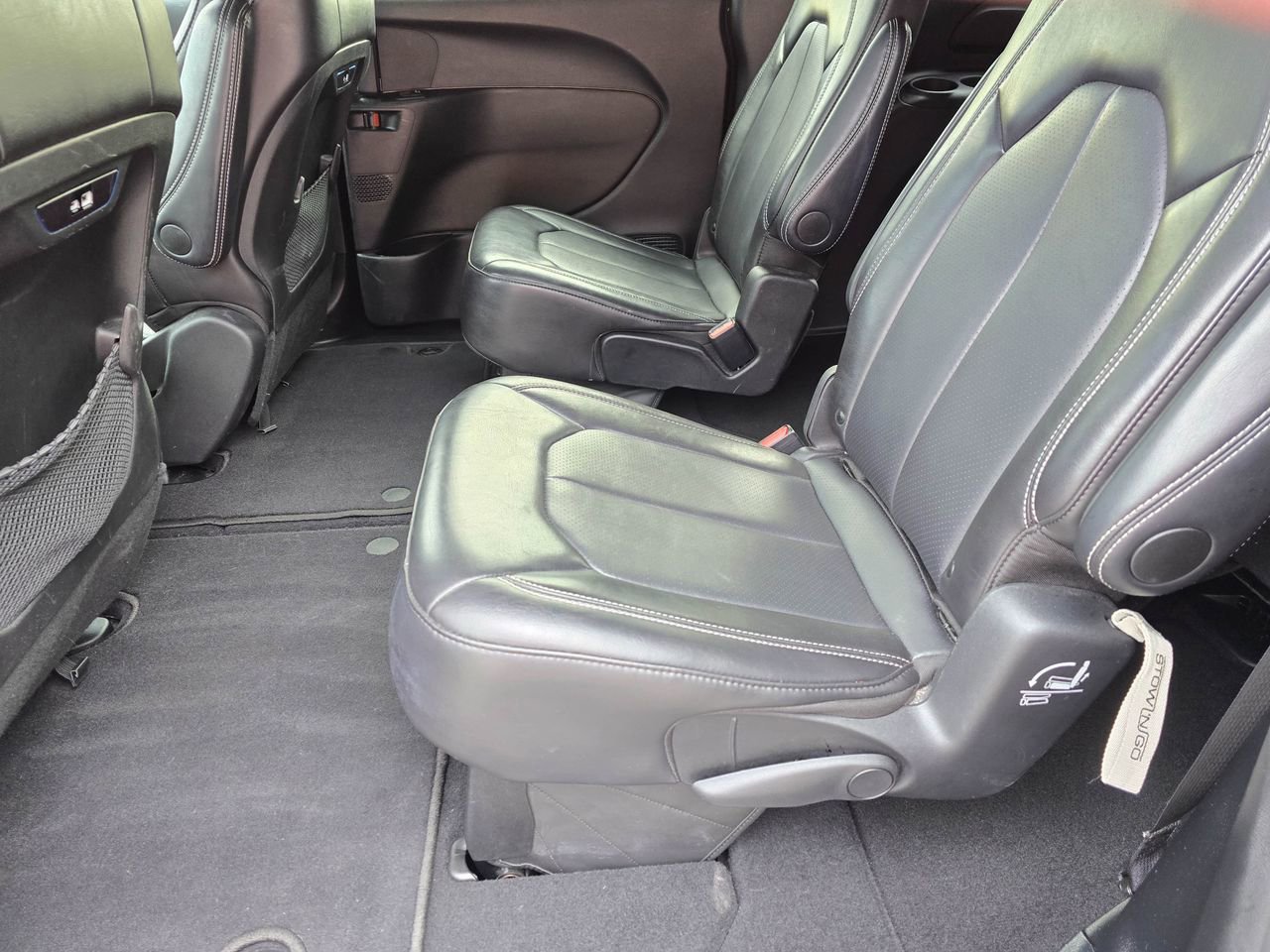 Used 2025 Chrysler Pacifica Select FWD image 13