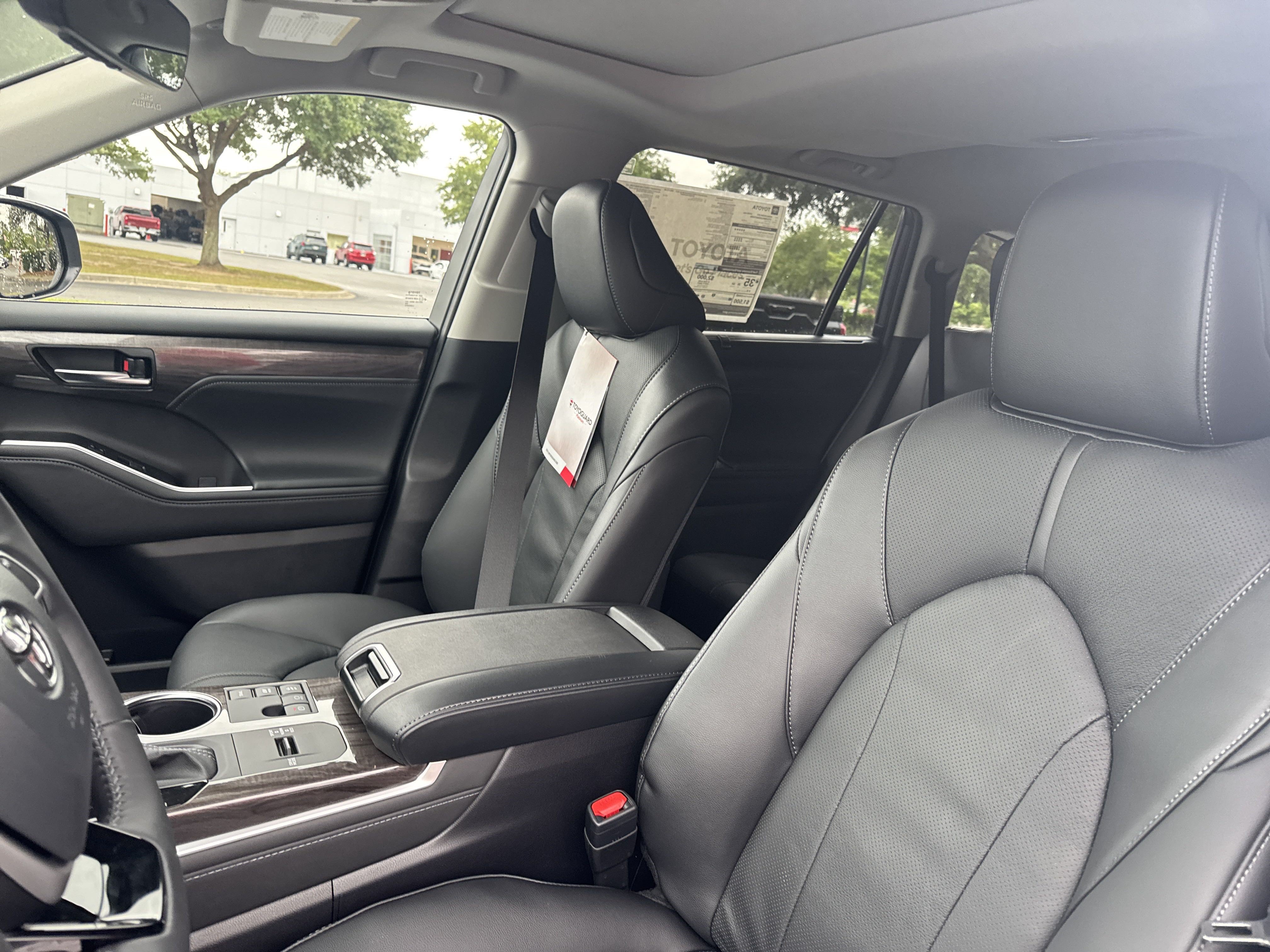 New 2025 Toyota Highlander Limited AWD/4WD image 14
