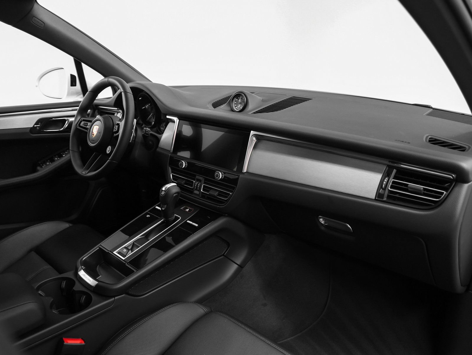 Certified 2026 Porsche Macan image 25