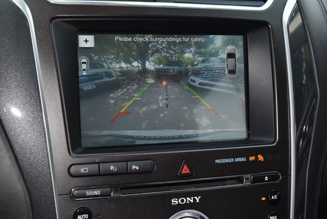 Used 2017 Ford Explorer Platinum AWD/4WD image 26