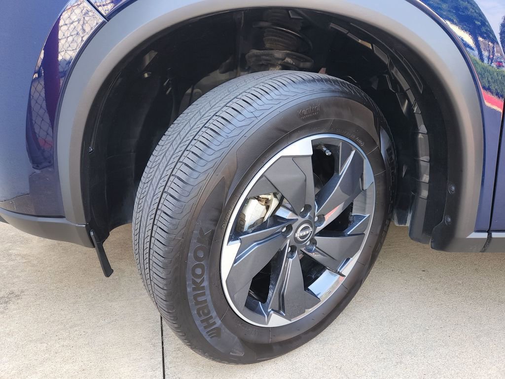 Used 2025 Nissan Rogue SV AWD/4WD image 30