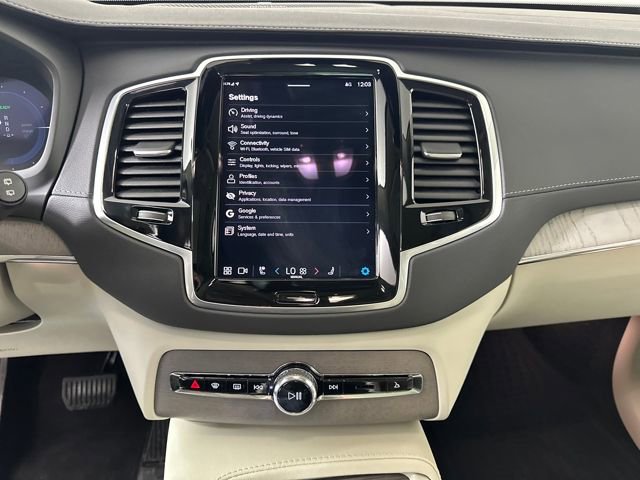Used 2024 Volvo XC90 T8 Ultimate w/ Lounge Package image 21