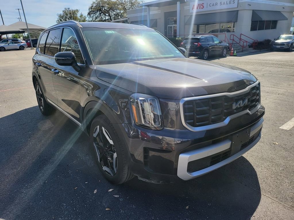 Used 2025 Kia Telluride S image 3