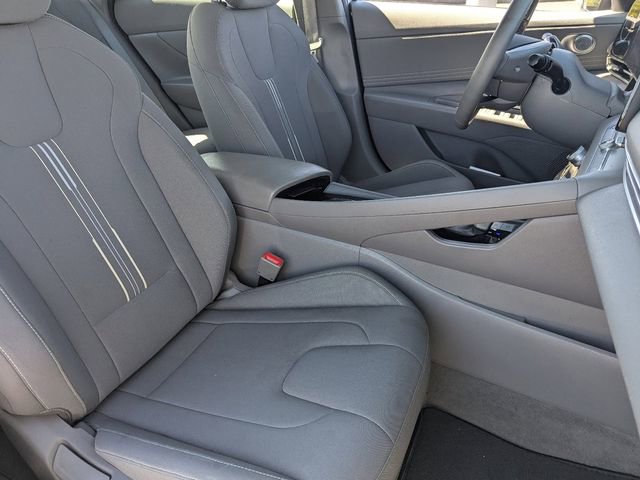 Used 2023 Hyundai Elantra SEL w/ Convenience Package image 10
