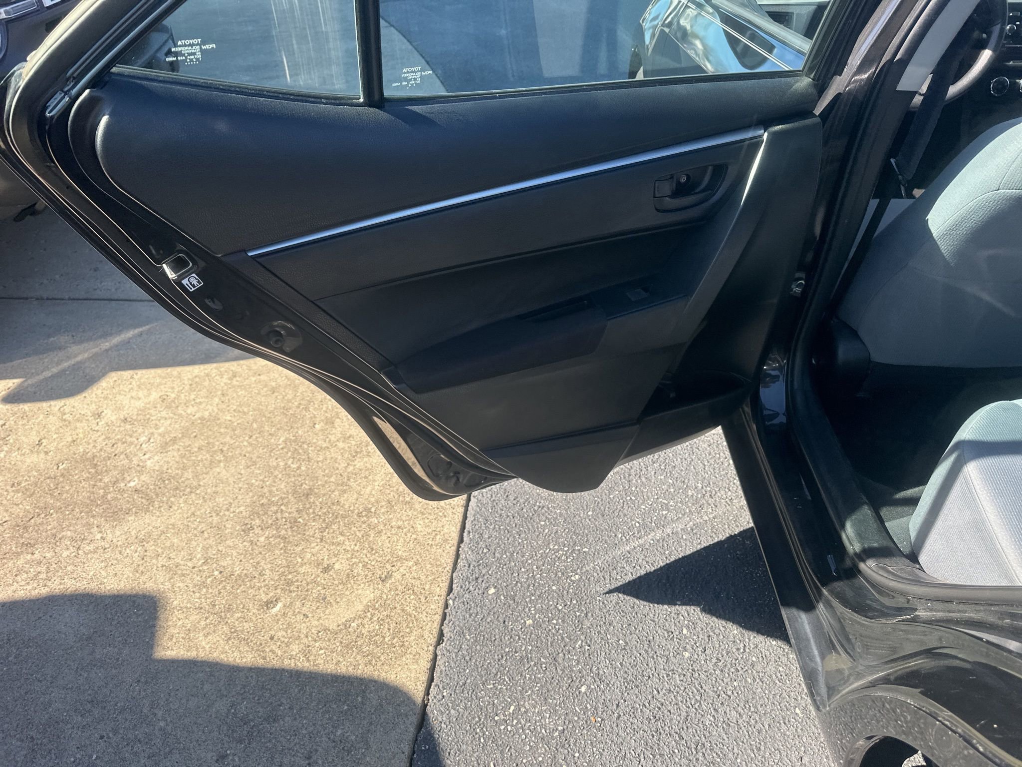 Used 2015 Toyota Corolla L image 21