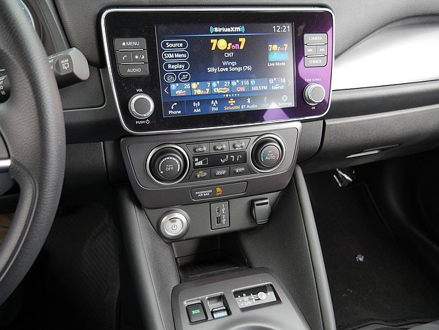 Used 2025 Nissan Leaf S image 29