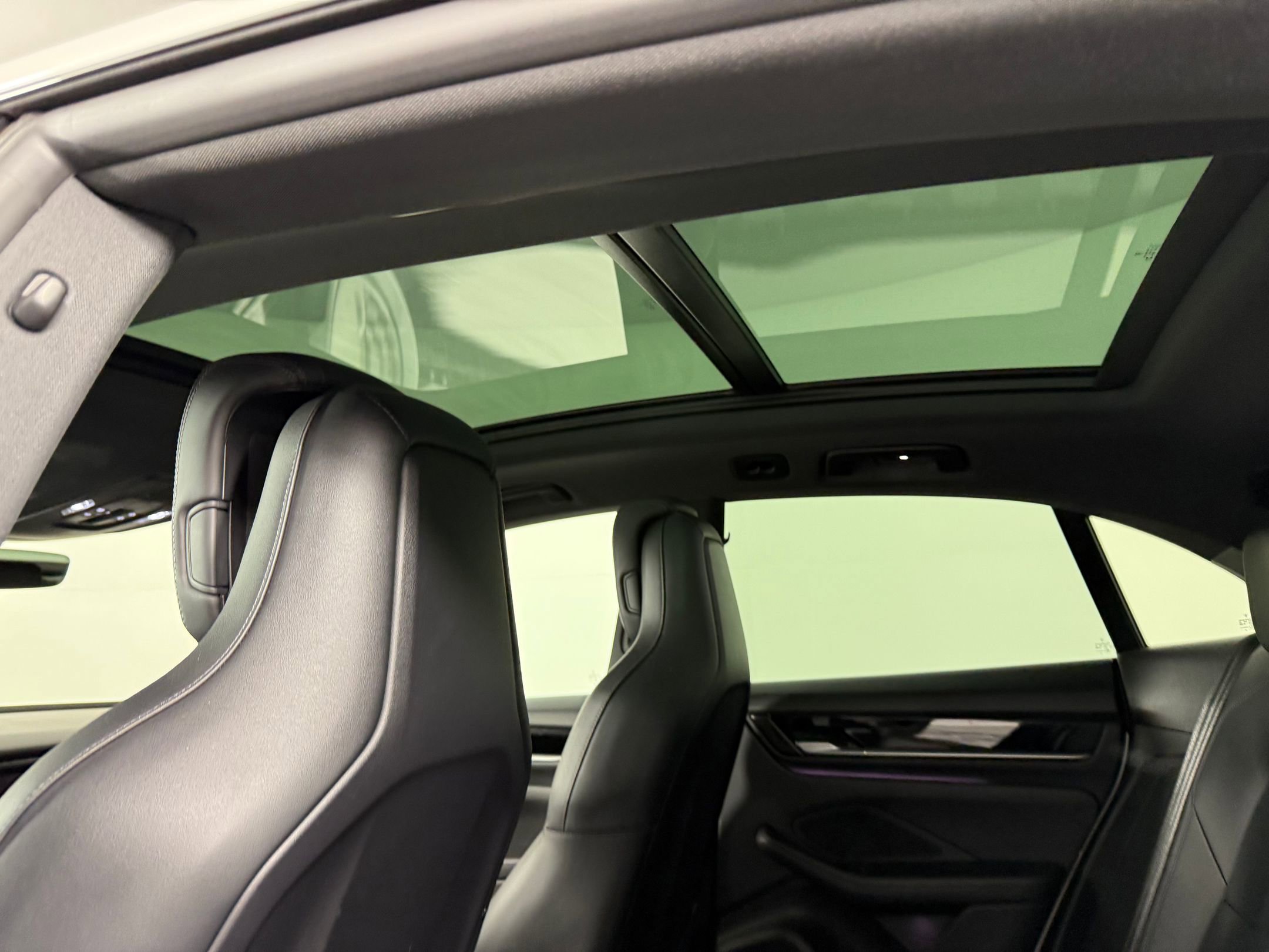 New 2025 Porsche Macan Electric image 17