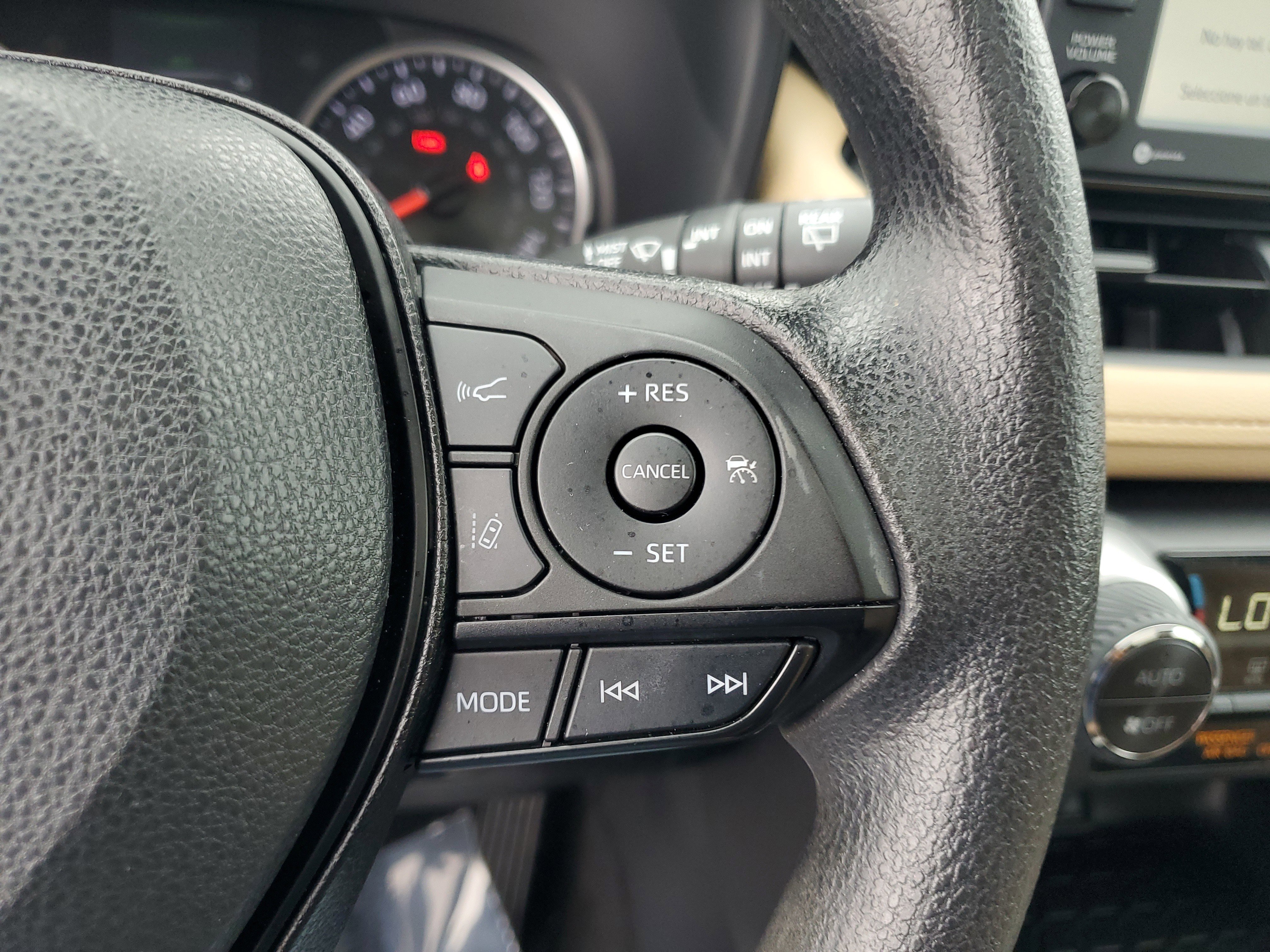 Used 2022 Toyota RAV4 XLE w/ Convenience Package image 21