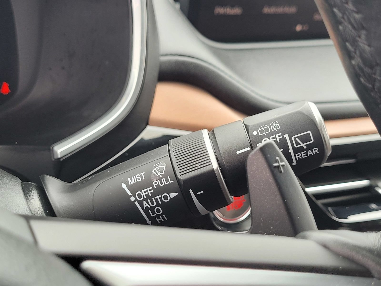 Used 2024 Acura MDX SH-AWD w/ Technology Package image 30