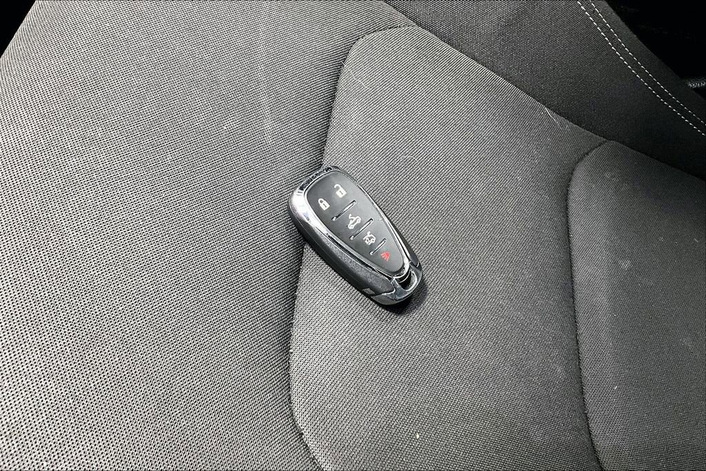 Used 2022 Chevrolet Camaro LT RWD image 8