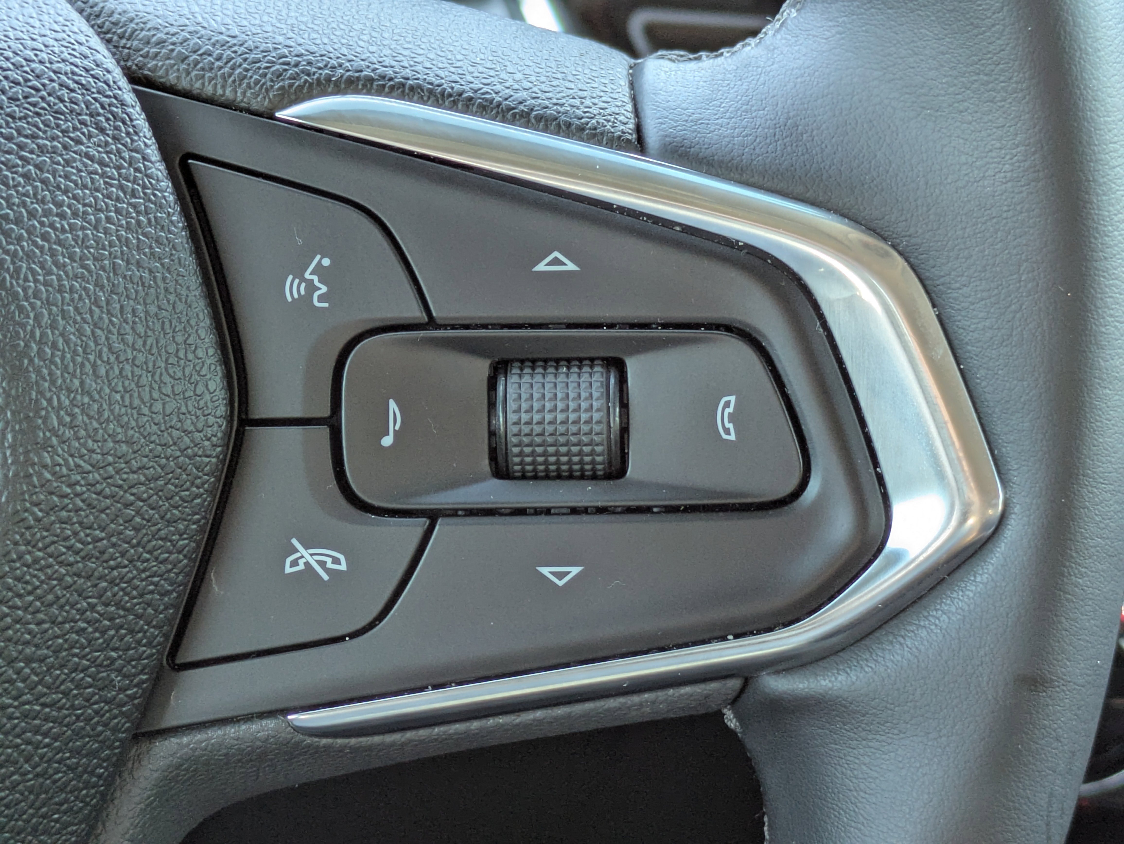 Certified 2024 Chevrolet Trax LT w/ LT Convenience Package image 24