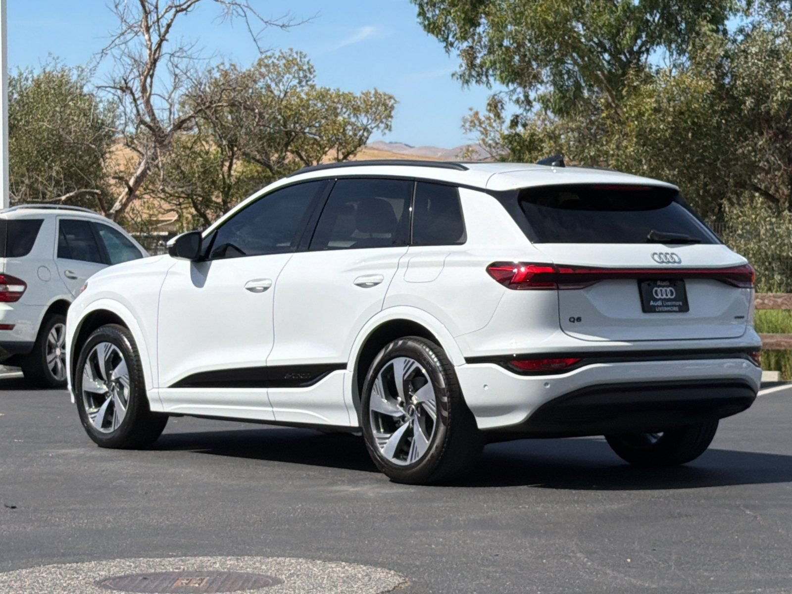 Used 2025 Audi Q6 e-tron Premium w/ Convenience Package AWD/4WD image 4