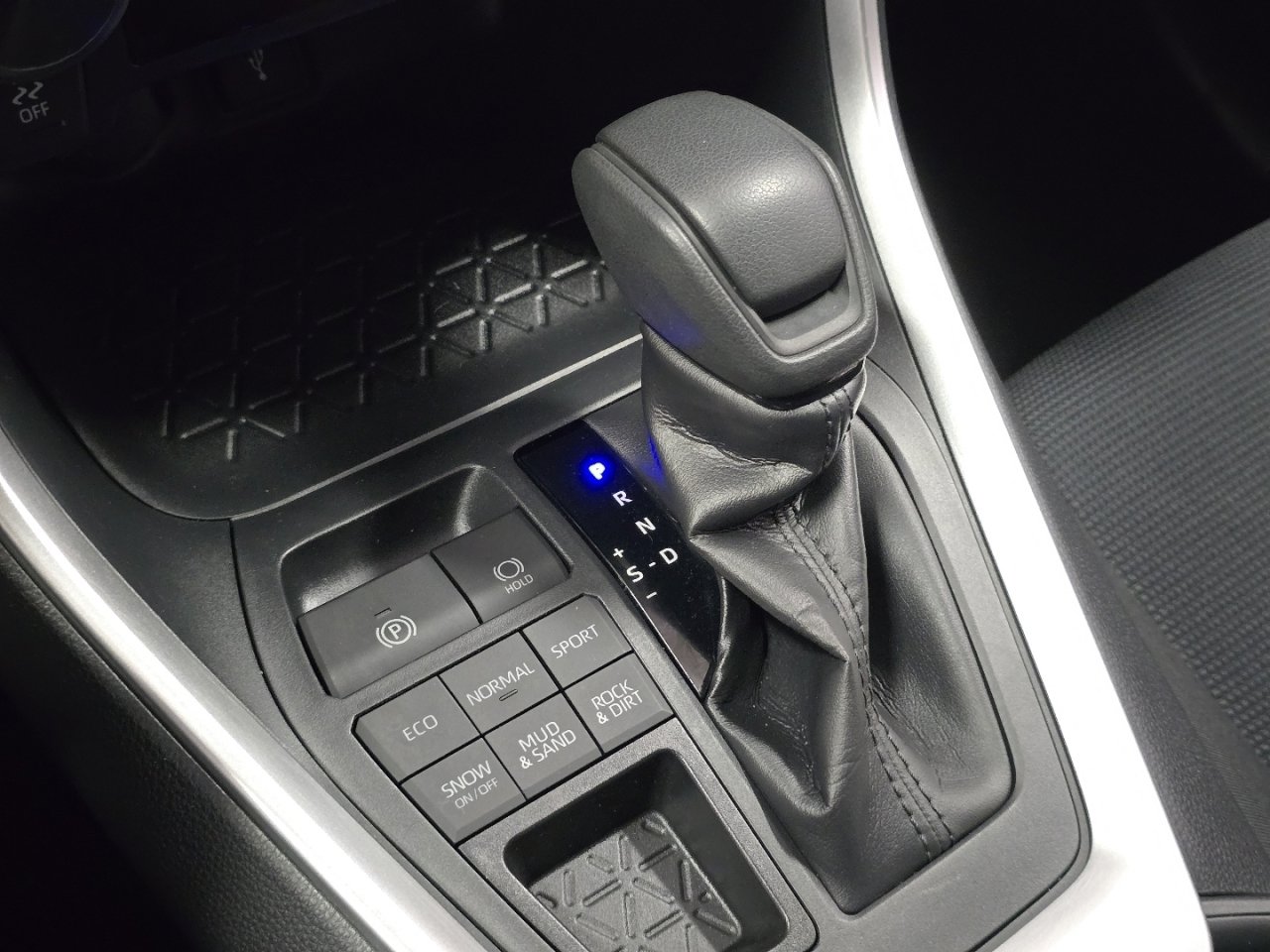 Certified 2022 Toyota RAV4 LE AWD/4WD image 29