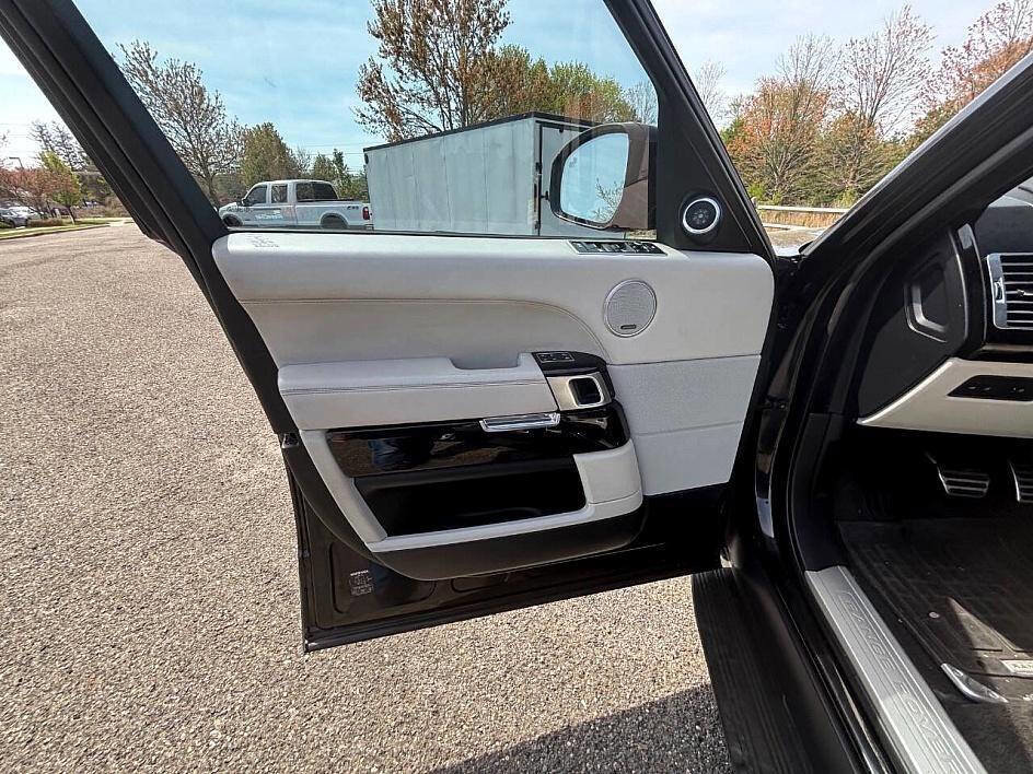 Used 2016 Land Rover Range Rover Supercharged image 14
