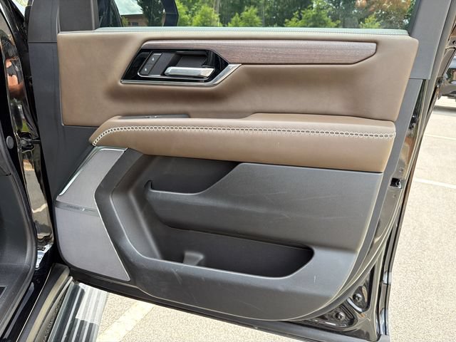 Used 2025 GMC Yukon Denali Ultimate AWD/4WD image 14
