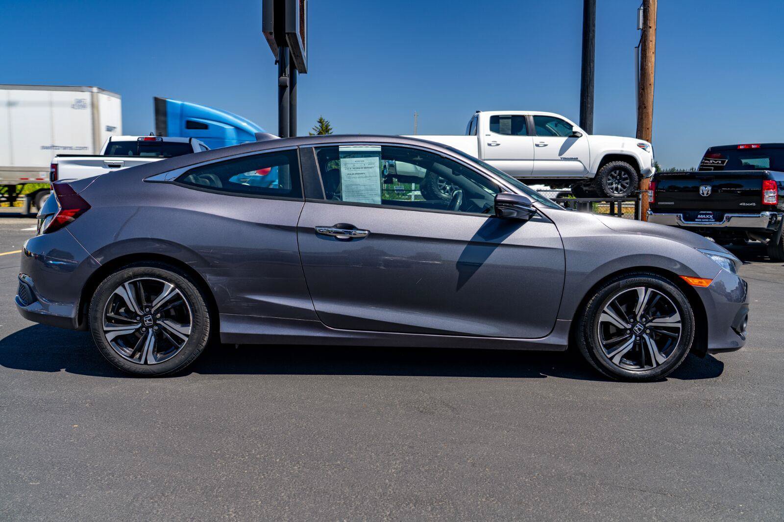 Used 2017 Honda Civic Touring image 6