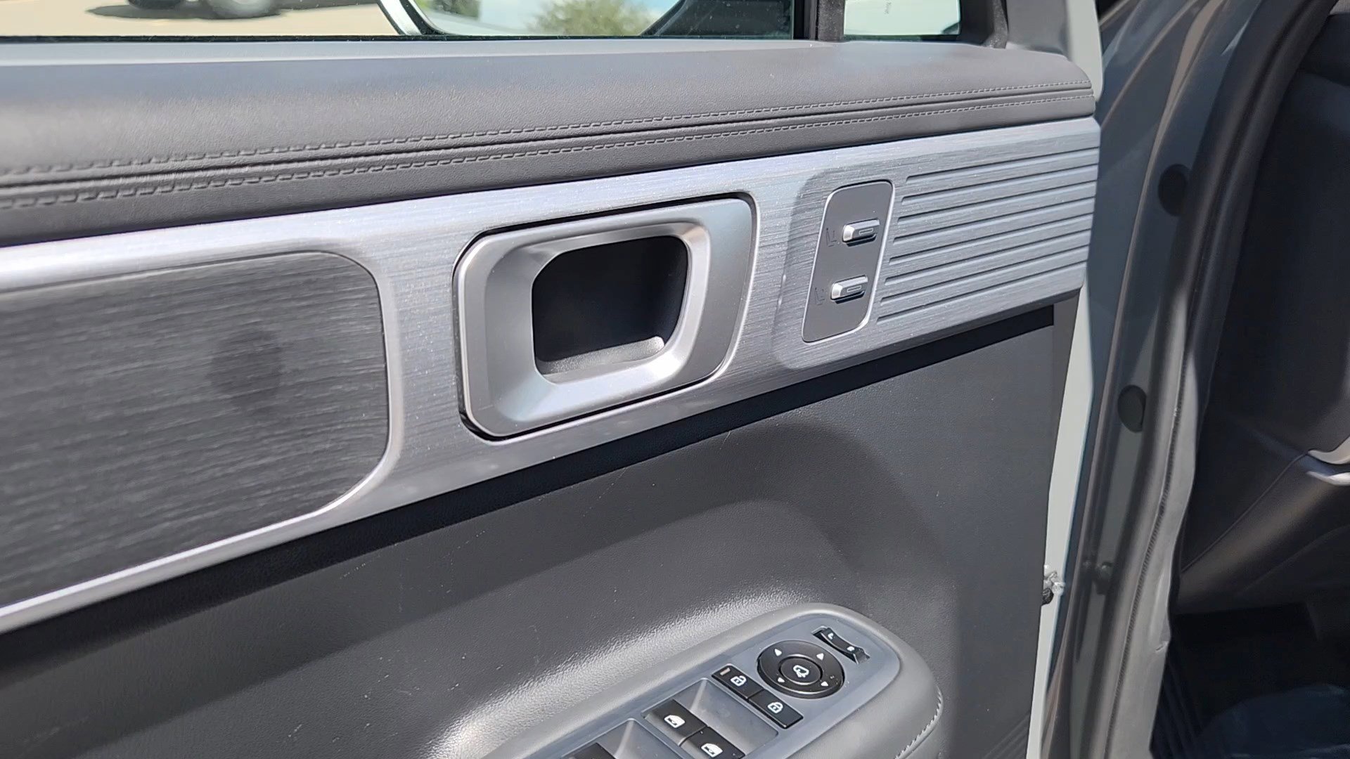 Used 2024 Hyundai Santa Fe Limited image 29