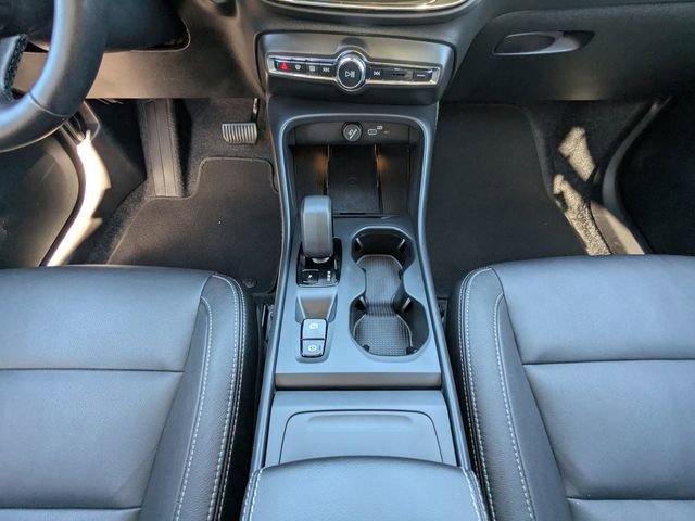 Certified 2025 Volvo XC40 B5 Core image 24