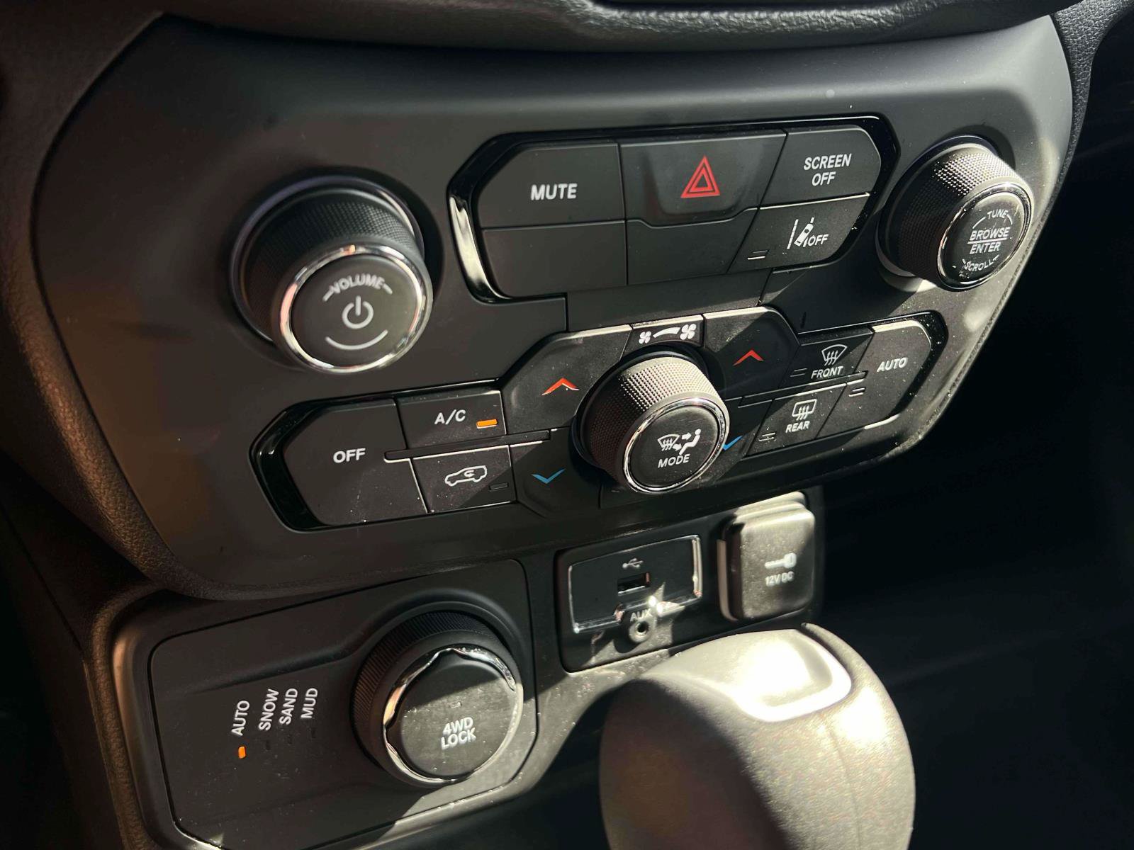 Used 2023 Jeep Renegade Altitude AWD/4WD image 14