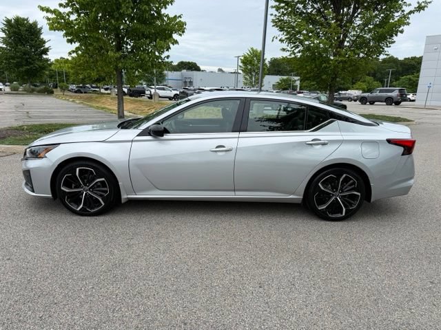 Used 2023 Nissan Altima 2.5 SR FWD image 8
