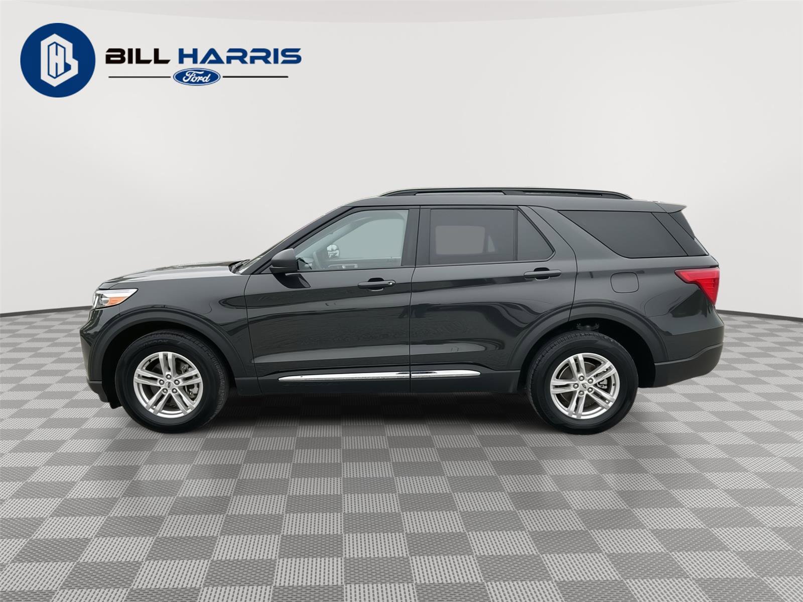 Used 2023 Ford Explorer XLT w/ Equipment Group 202A AWD/4WD image 8