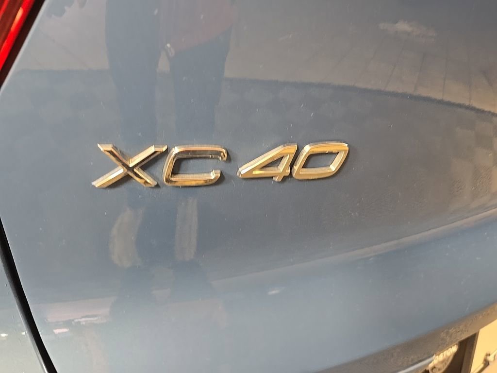 Certified 2023 Volvo XC40 B5 Plus w/ Climate Package AWD/4WD image 13