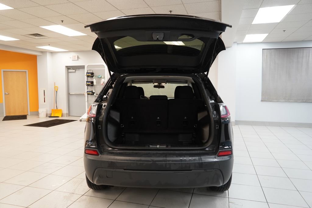 Used 2020 Jeep Cherokee Latitude FWD image 8