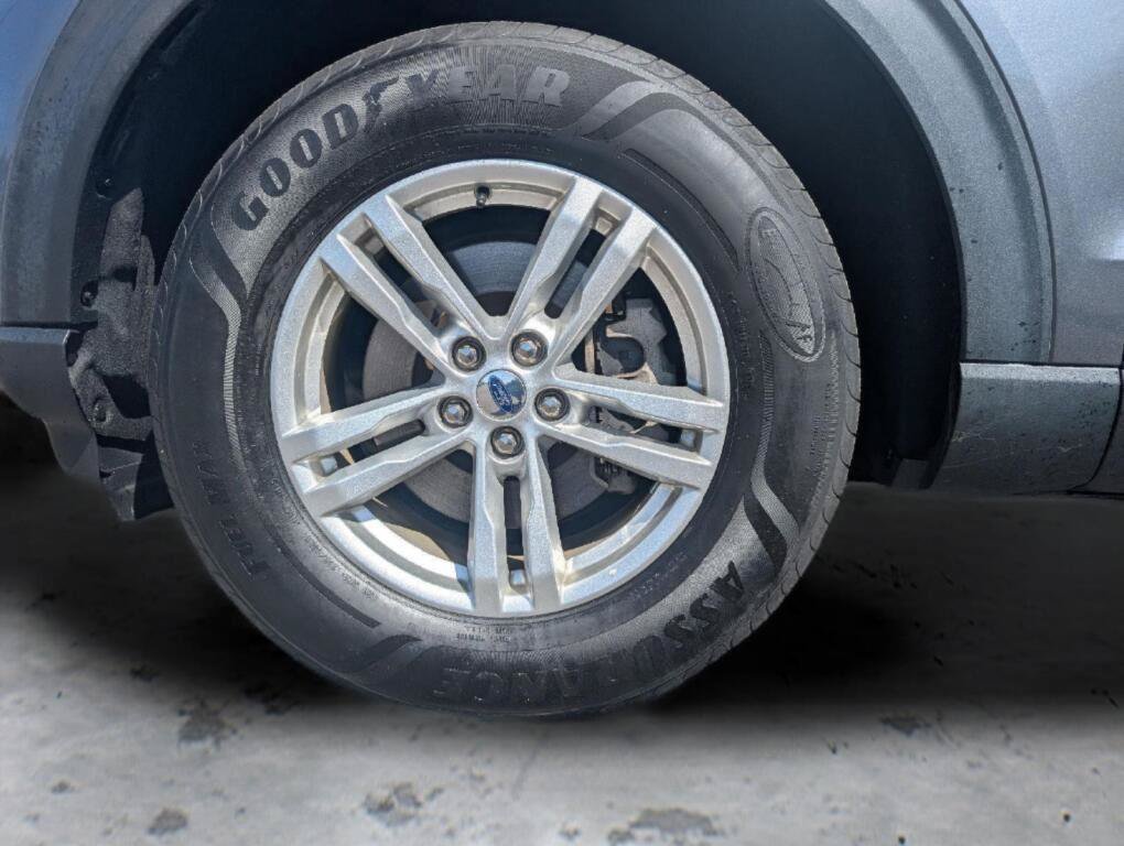 Used 2022 Ford Explorer XLT w/ Equipment Group 202A AWD/4WD image 23