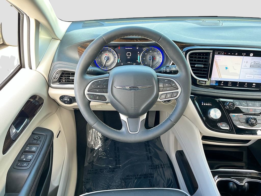 Certified 2022 Chrysler Pacifica Limited image 24